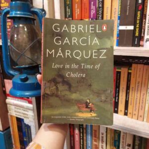 Love In The Time Of Cholera : Gabriel Garcial Marquez (Paper Back)